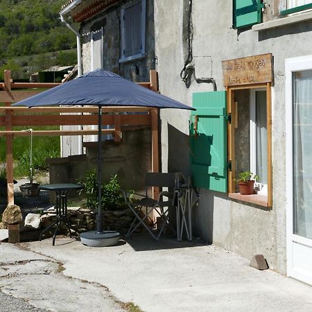 Les Bois Rouges Bed & Breakfast La Rochegiron Exterior foto